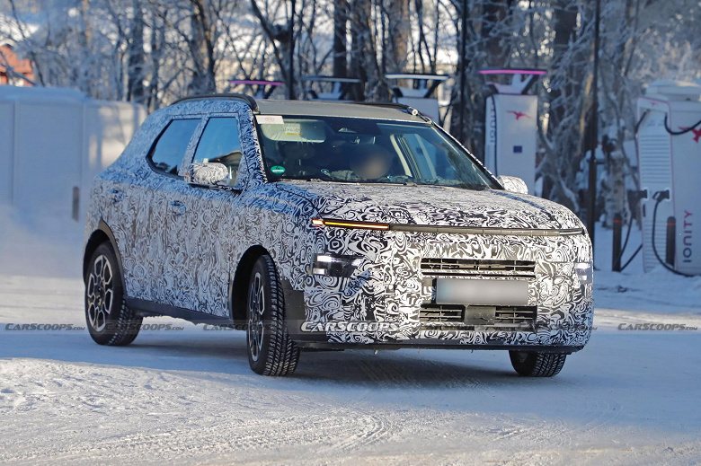 Hyundai Bayon радикально меняет имидж: кроссовер станет мощнее и брутальнее, а под капотом появится гибридная система